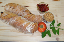 Dörrtomatenbrot: Halbweissmehl, Dörrtomaten, Italienische Kräuter