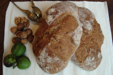 Kartoffel- Nussbrot: Buuremehl (dunkel), Kartoffelstockpulver, Baumnüsse